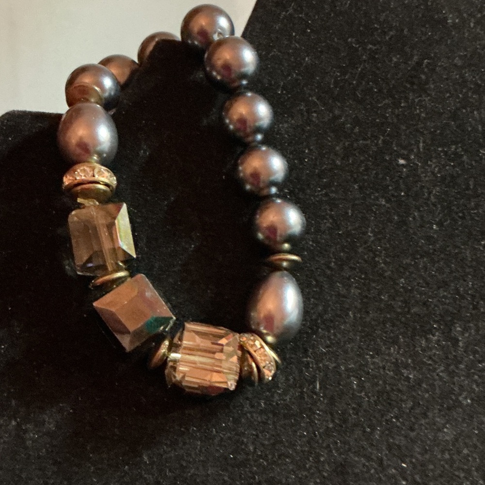 Sophisticated Grey Bead w Smokey GLAss squares _ stretchy